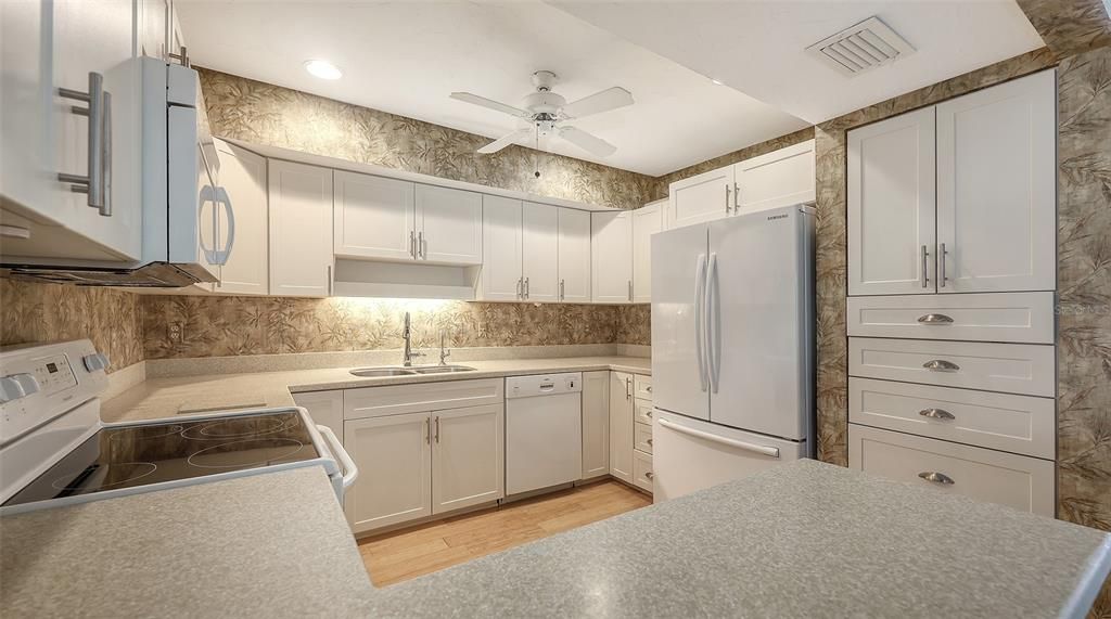 Active With Contract: $299,000 (3 beds, 2 baths, 1320 Square Feet)