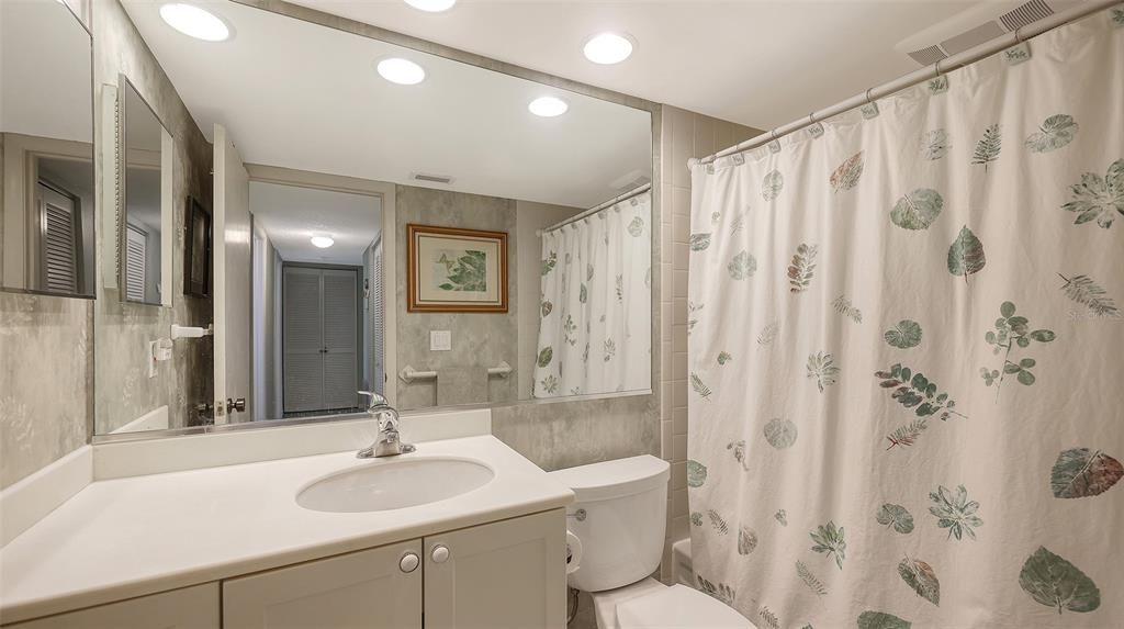 Active With Contract: $299,000 (3 beds, 2 baths, 1320 Square Feet)