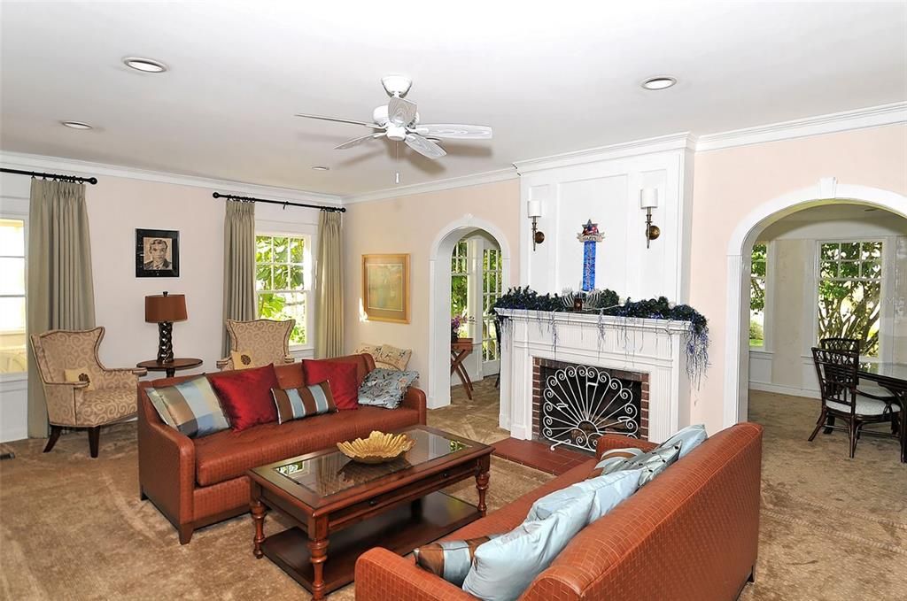 Active With Contract: $299,000 (3 beds, 2 baths, 1320 Square Feet)