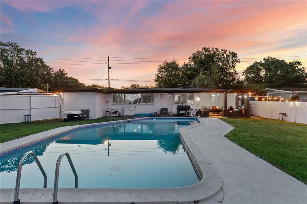 En Venta: $550,000 (4 camas, 3 baños, 1405 Pies cuadrados)