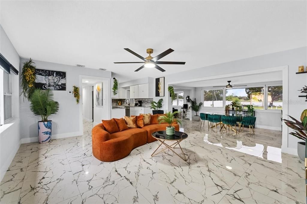 En Venta: $550,000 (4 camas, 3 baños, 1405 Pies cuadrados)