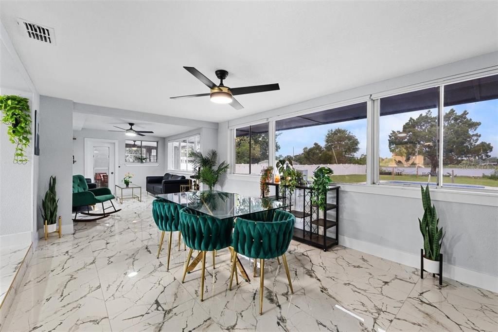 En Venta: $550,000 (4 camas, 3 baños, 1405 Pies cuadrados)