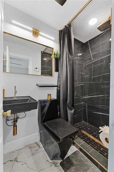 En Venta: $550,000 (4 camas, 3 baños, 1405 Pies cuadrados)