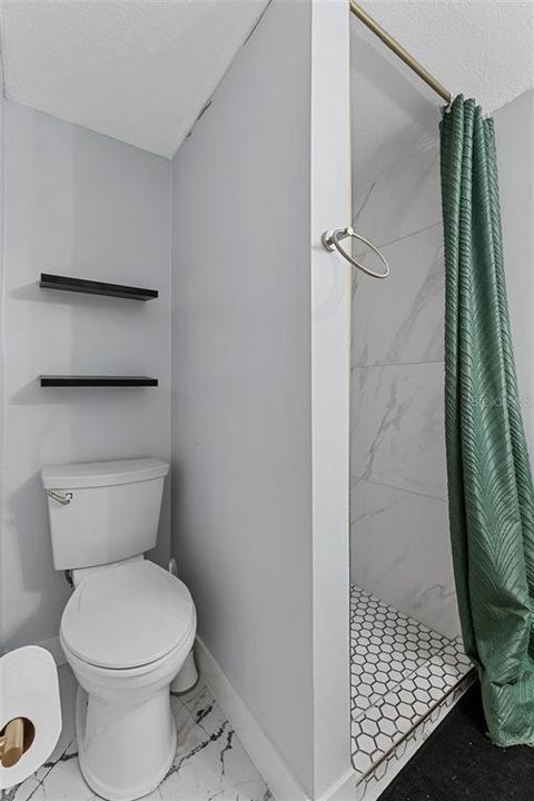 En Venta: $550,000 (4 camas, 3 baños, 1405 Pies cuadrados)