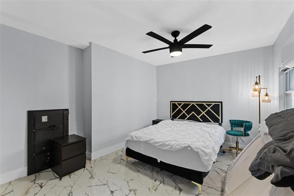 En Venta: $550,000 (4 camas, 3 baños, 1405 Pies cuadrados)