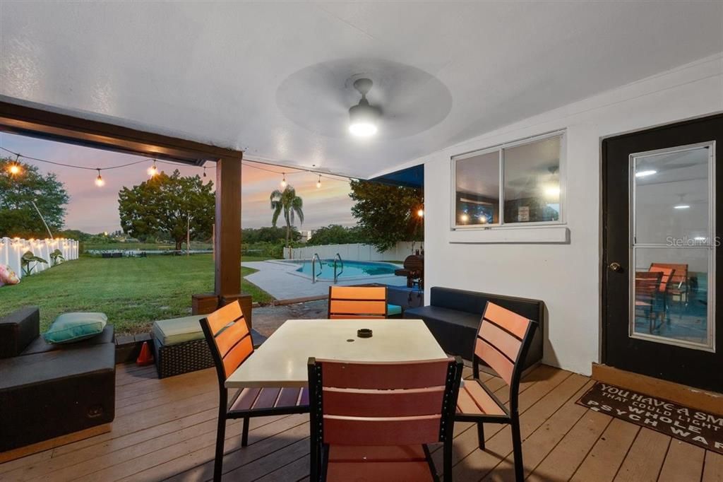 En Venta: $550,000 (4 camas, 3 baños, 1405 Pies cuadrados)