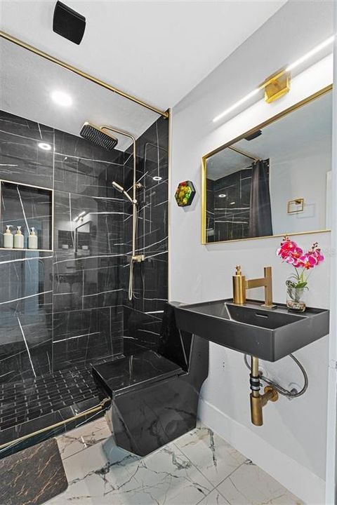 En Venta: $550,000 (4 camas, 3 baños, 1405 Pies cuadrados)