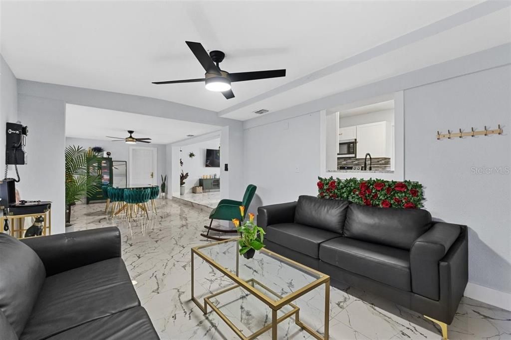 En Venta: $550,000 (4 camas, 3 baños, 1405 Pies cuadrados)