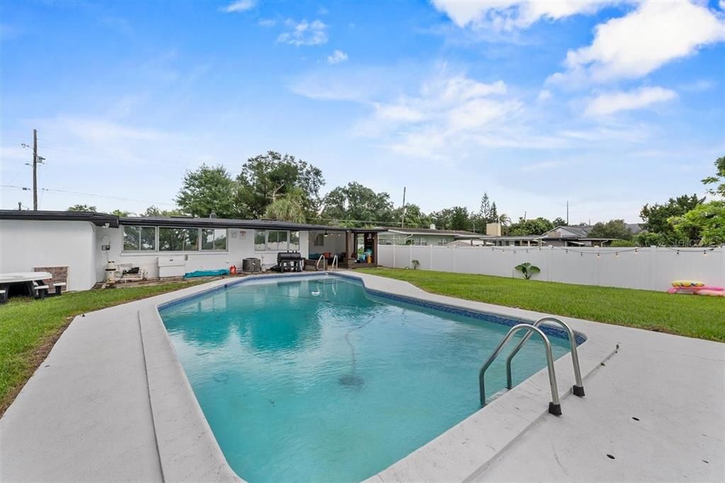 En Venta: $550,000 (4 camas, 3 baños, 1405 Pies cuadrados)