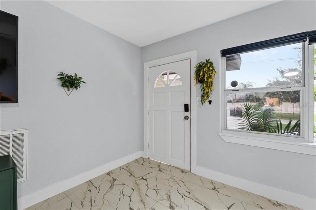 En Venta: $550,000 (4 camas, 3 baños, 1405 Pies cuadrados)