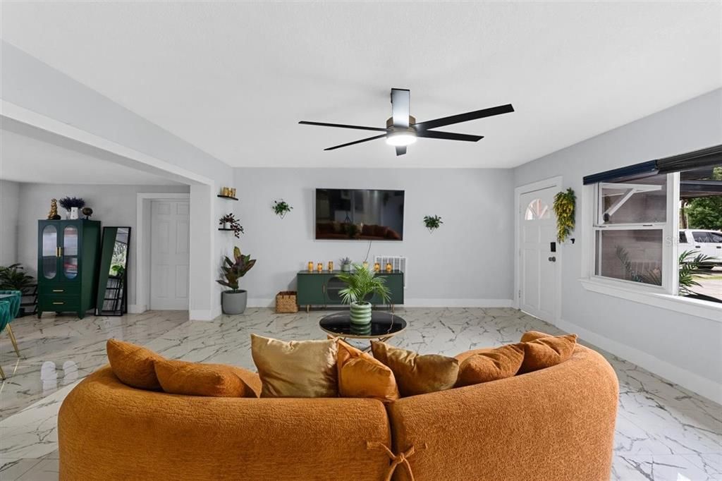 En Venta: $550,000 (4 camas, 3 baños, 1405 Pies cuadrados)