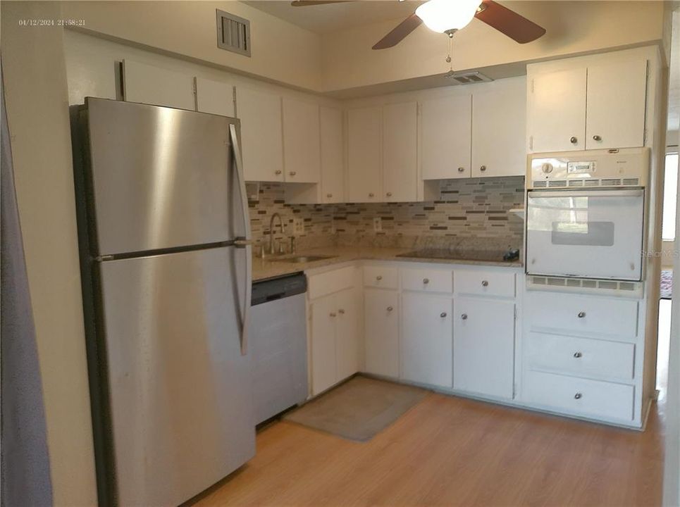 На продажу: $119,000 (2 спален, 1 ванн, 1100 Квадратных фут)