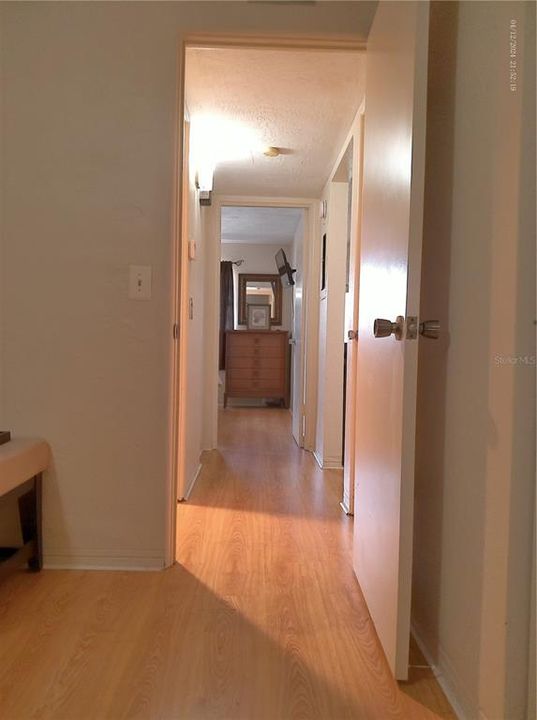 На продажу: $119,000 (2 спален, 1 ванн, 1100 Квадратных фут)