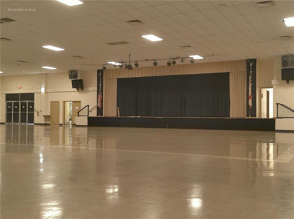 На продажу: $119,000 (2 спален, 1 ванн, 1100 Квадратных фут)