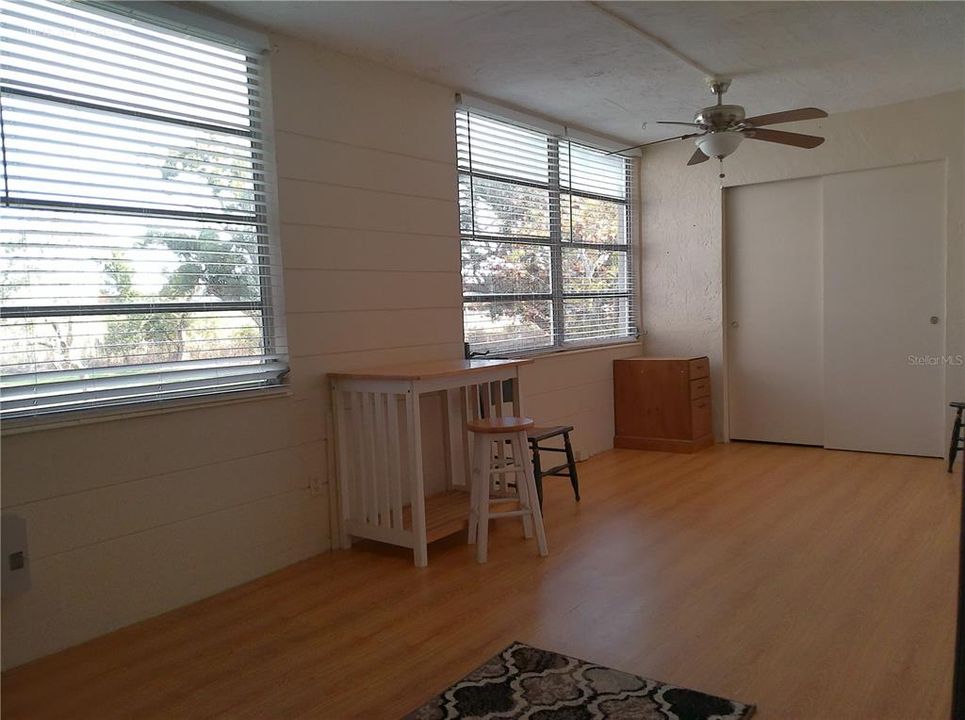 На продажу: $119,000 (2 спален, 1 ванн, 1100 Квадратных фут)