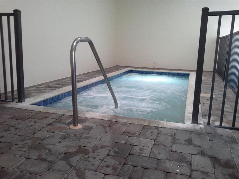 На продажу: $119,000 (2 спален, 1 ванн, 1100 Квадратных фут)