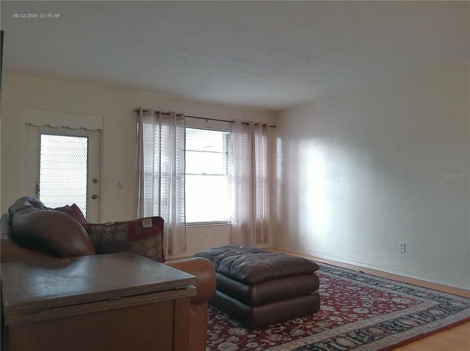 На продажу: $119,000 (2 спален, 1 ванн, 1100 Квадратных фут)