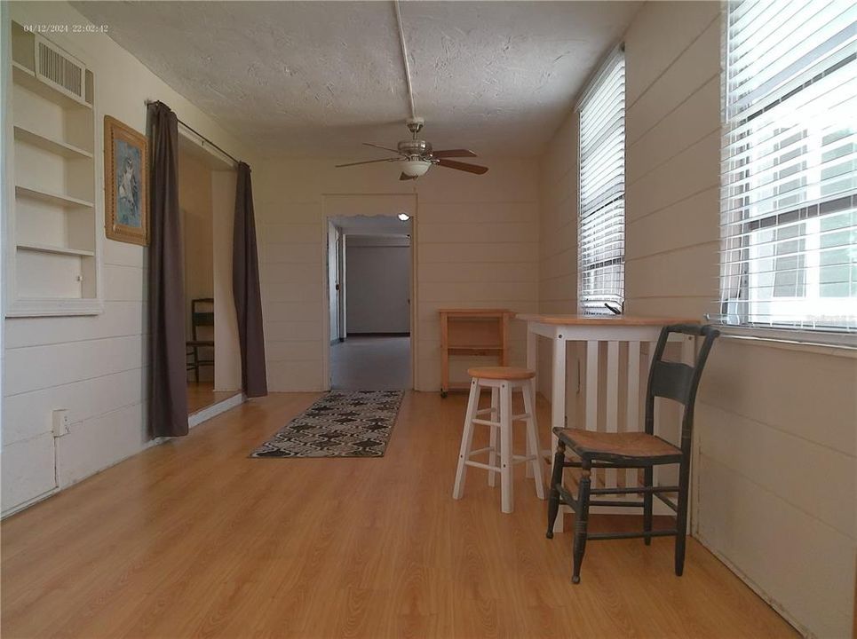 На продажу: $119,000 (2 спален, 1 ванн, 1100 Квадратных фут)