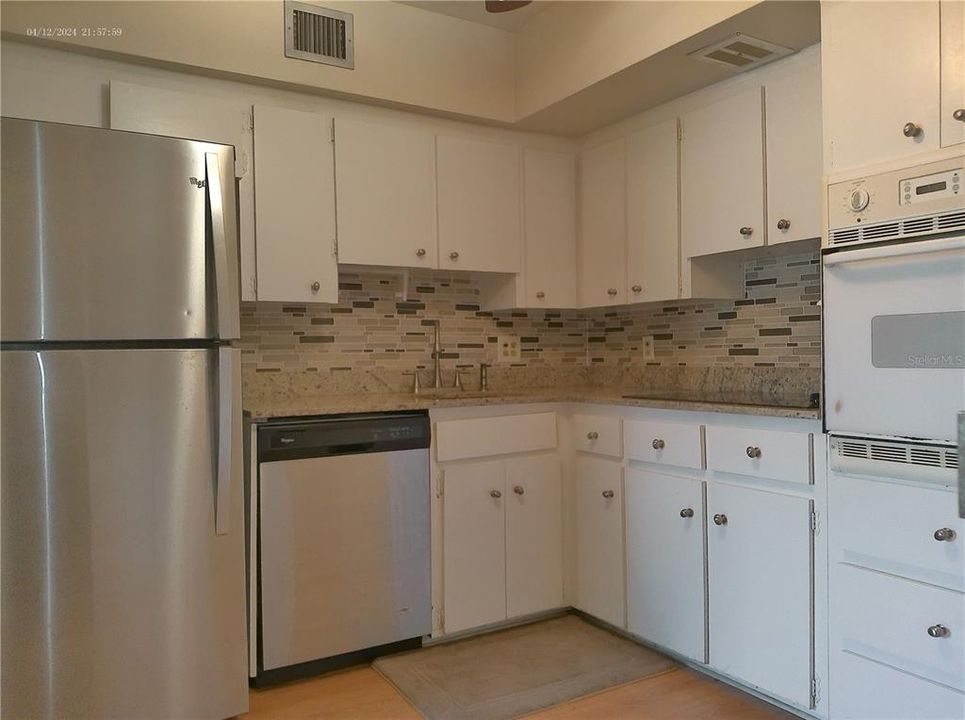 На продажу: $119,000 (2 спален, 1 ванн, 1100 Квадратных фут)