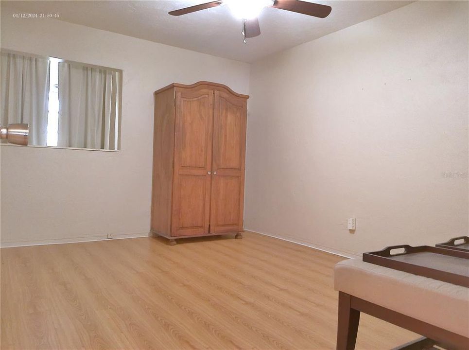 На продажу: $119,000 (2 спален, 1 ванн, 1100 Квадратных фут)