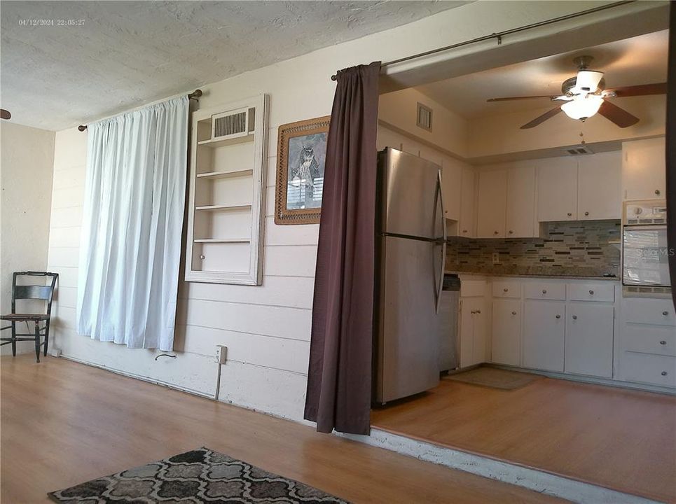 На продажу: $119,000 (2 спален, 1 ванн, 1100 Квадратных фут)