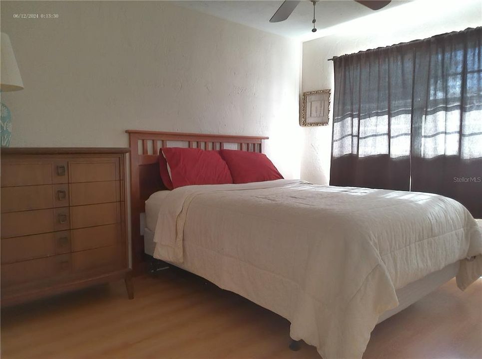 На продажу: $119,000 (2 спален, 1 ванн, 1100 Квадратных фут)