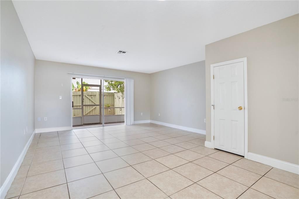 待售: $165,000 (2 贝兹, 2 浴室, 1154 平方英尺)