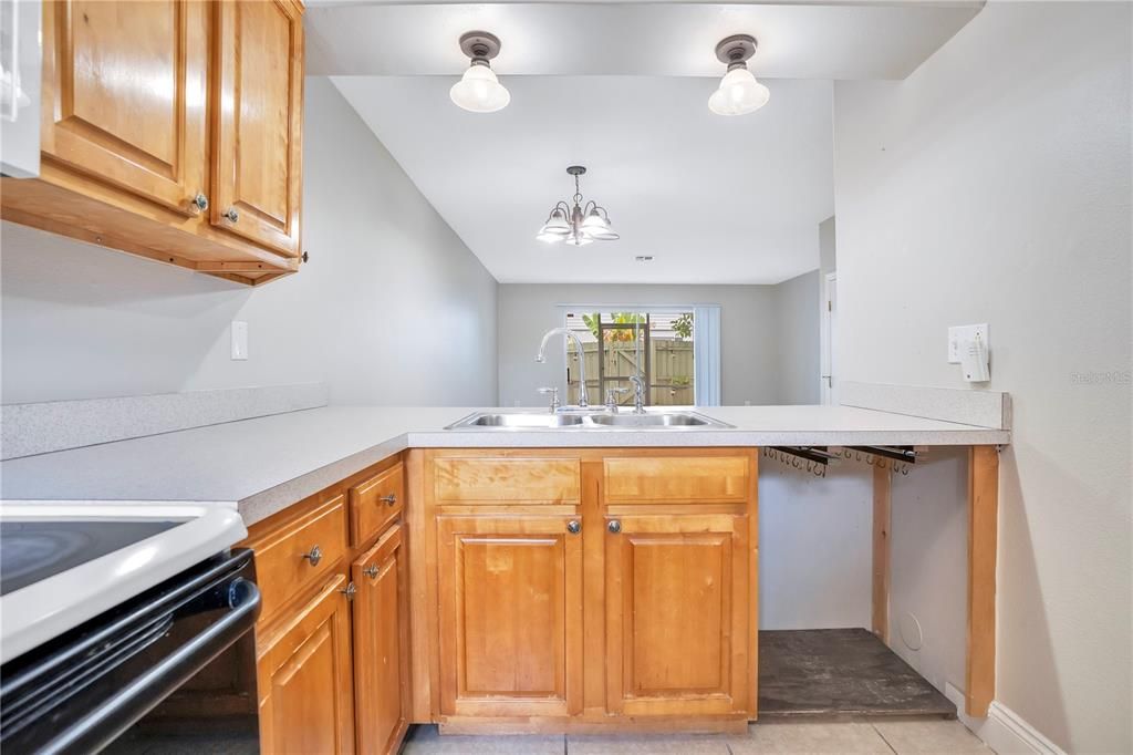 待售: $165,000 (2 贝兹, 2 浴室, 1154 平方英尺)