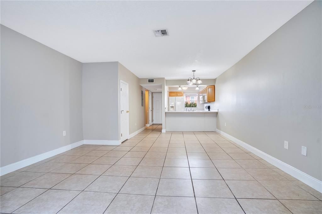 待售: $165,000 (2 贝兹, 2 浴室, 1154 平方英尺)