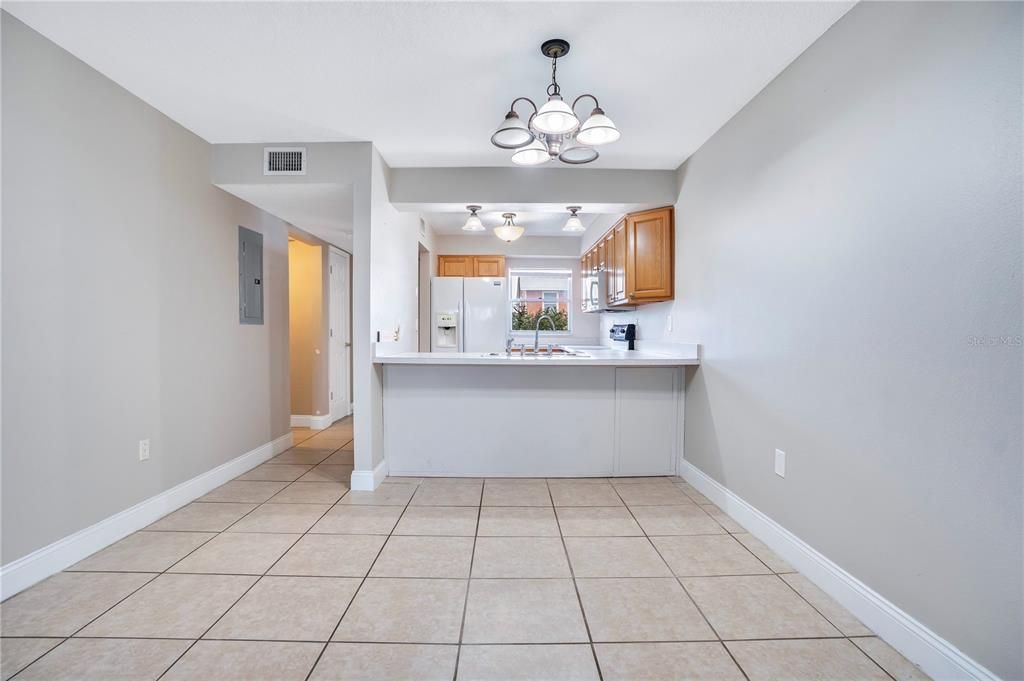 待售: $165,000 (2 贝兹, 2 浴室, 1154 平方英尺)