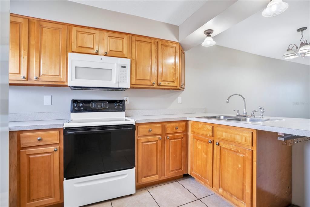 待售: $165,000 (2 贝兹, 2 浴室, 1154 平方英尺)