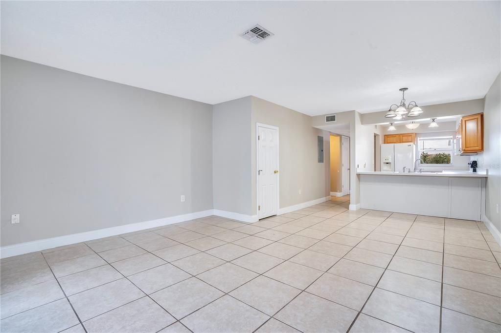 待售: $165,000 (2 贝兹, 2 浴室, 1154 平方英尺)