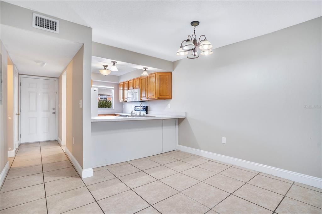 待售: $165,000 (2 贝兹, 2 浴室, 1154 平方英尺)