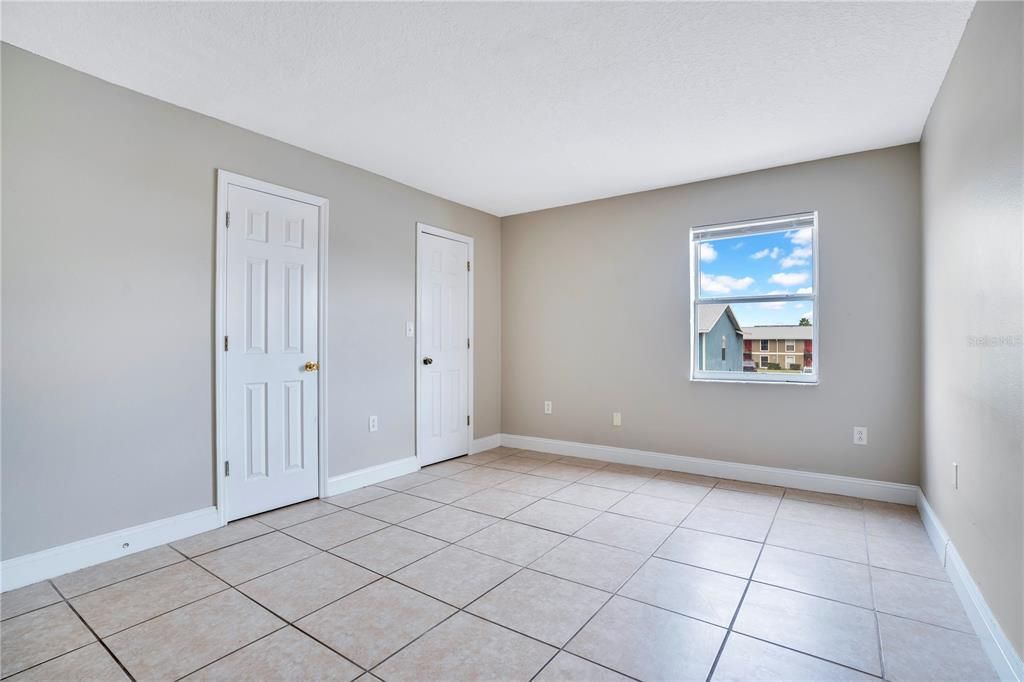 待售: $165,000 (2 贝兹, 2 浴室, 1154 平方英尺)