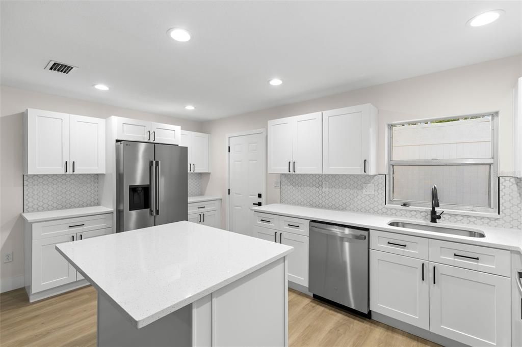 For Sale: $329,900 (3 beds, 2 baths, 1036 Square Feet)