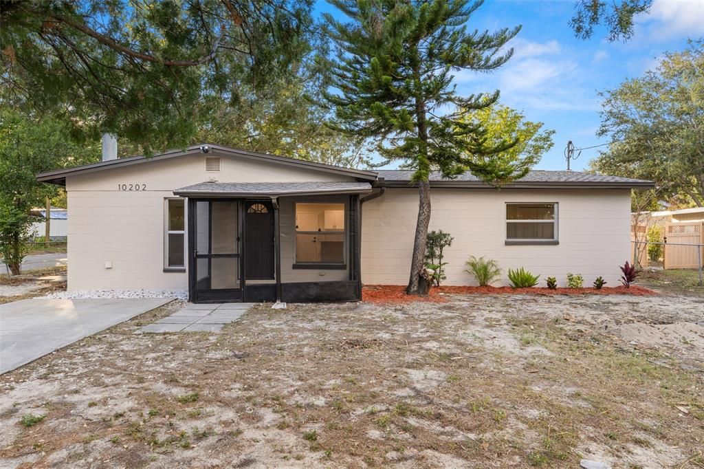 For Sale: $329,900 (3 beds, 2 baths, 1036 Square Feet)