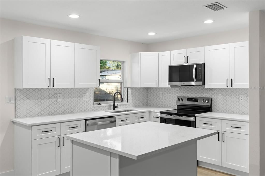 For Sale: $329,900 (3 beds, 2 baths, 1036 Square Feet)