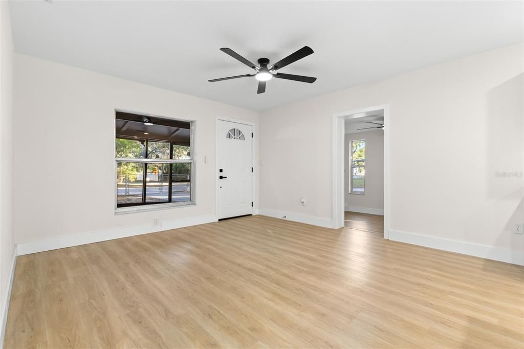 For Sale: $329,900 (3 beds, 2 baths, 1036 Square Feet)