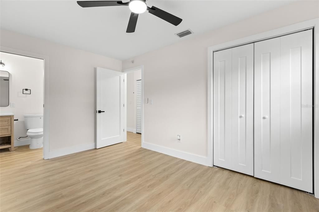 For Sale: $329,900 (3 beds, 2 baths, 1036 Square Feet)