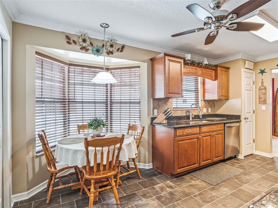 待售: $275,000 (2 贝兹, 2 浴室, 1608 平方英尺)