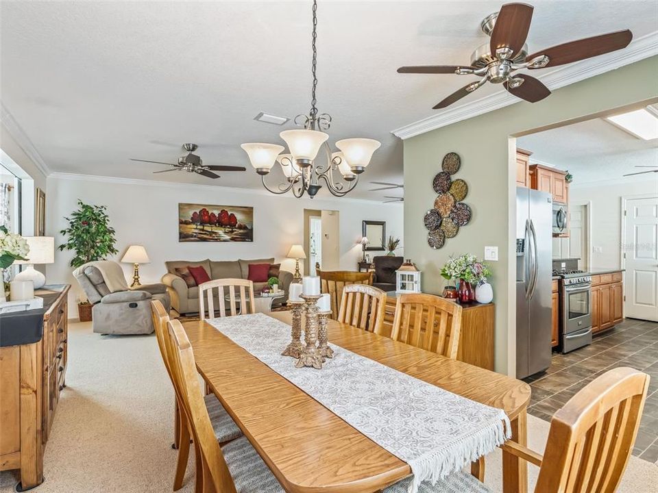 待售: $275,000 (2 贝兹, 2 浴室, 1608 平方英尺)