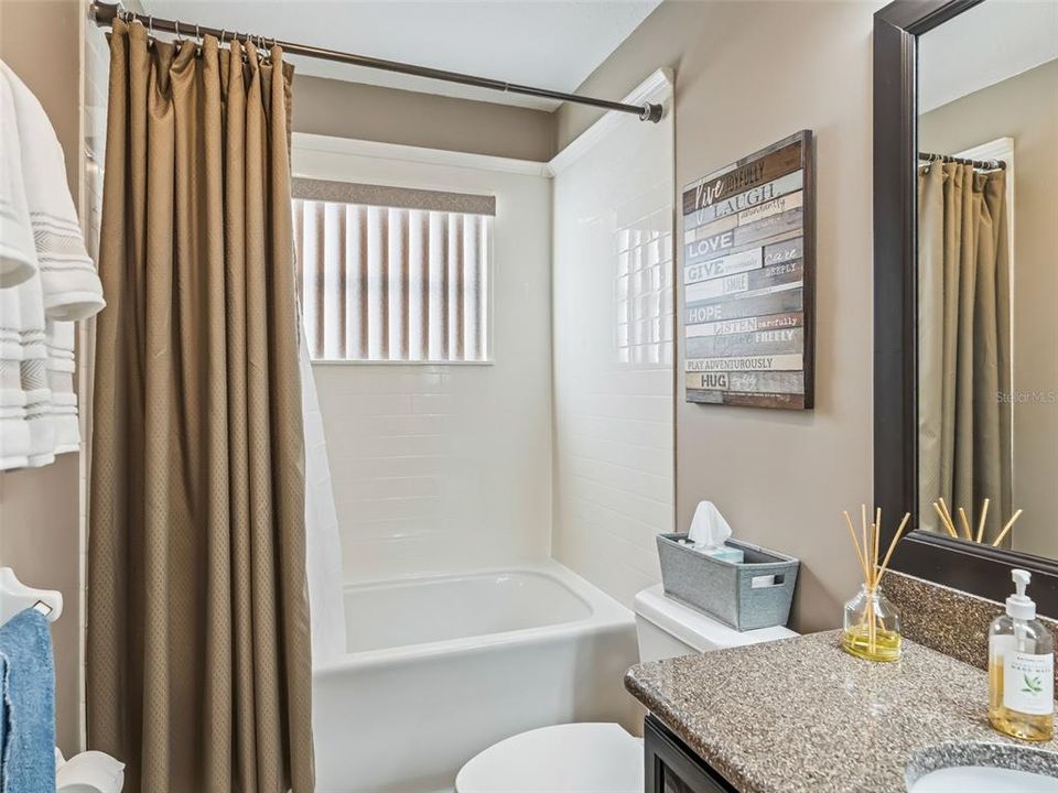 待售: $275,000 (2 贝兹, 2 浴室, 1608 平方英尺)