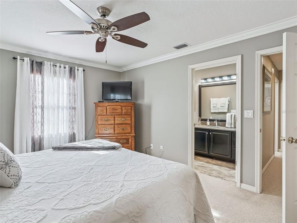 待售: $275,000 (2 贝兹, 2 浴室, 1608 平方英尺)