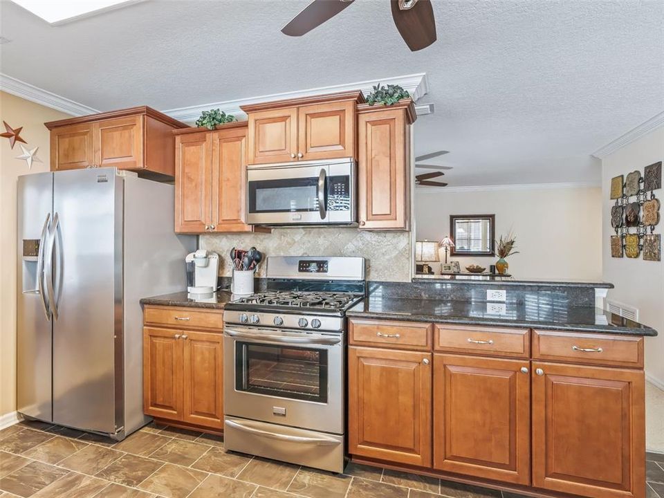 待售: $275,000 (2 贝兹, 2 浴室, 1608 平方英尺)