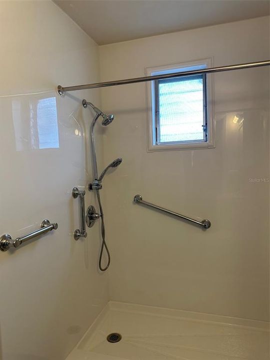 For Sale: $119,900 (1 beds, 1 baths, 590 Square Feet)