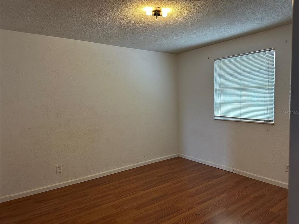For Sale: $119,900 (1 beds, 1 baths, 590 Square Feet)