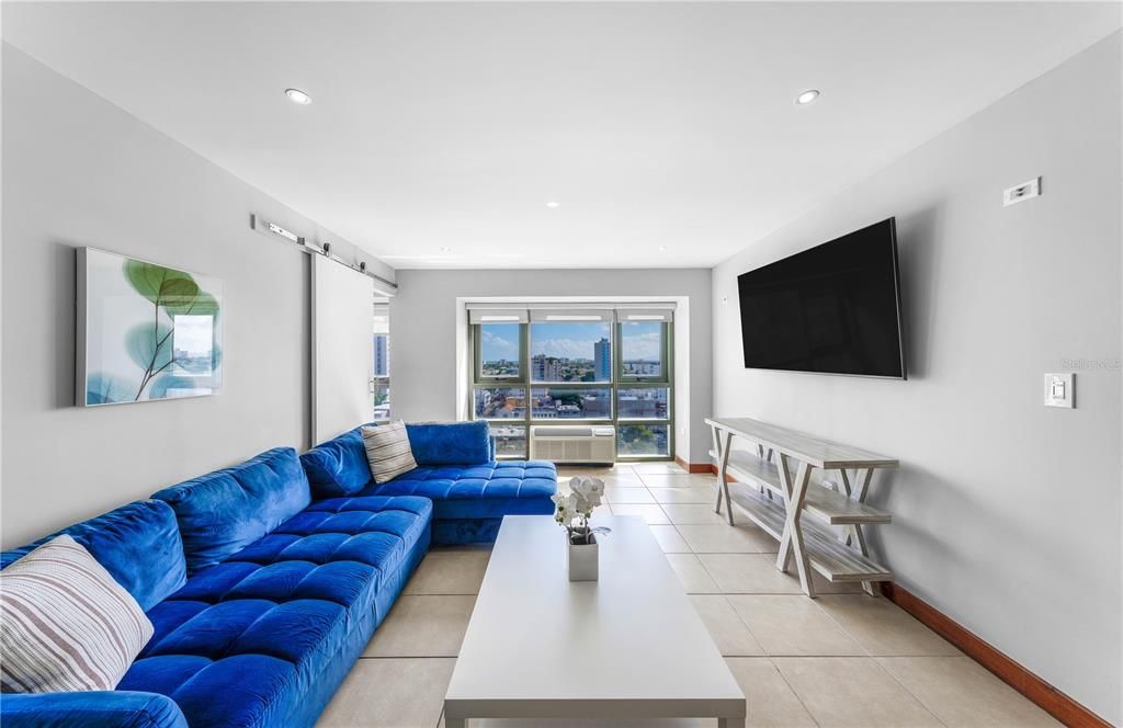 For Rent: $5,000 (2 beds, 2 baths, 950 Square Feet)