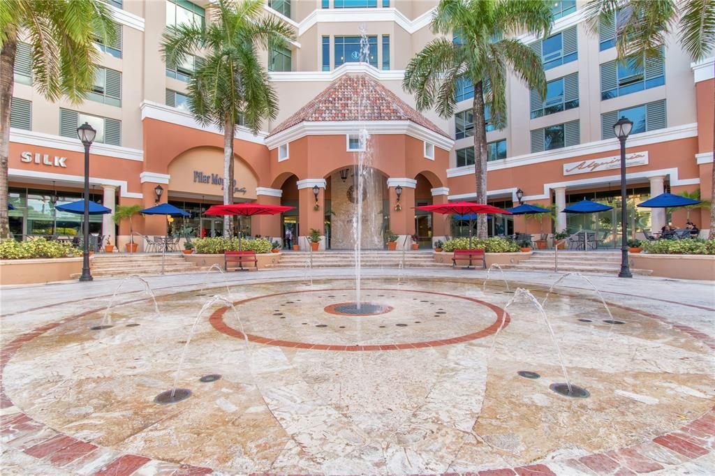 For Rent: $5,000 (2 beds, 2 baths, 950 Square Feet)