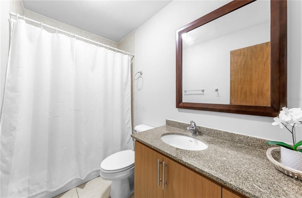 For Rent: $5,000 (2 beds, 2 baths, 950 Square Feet)