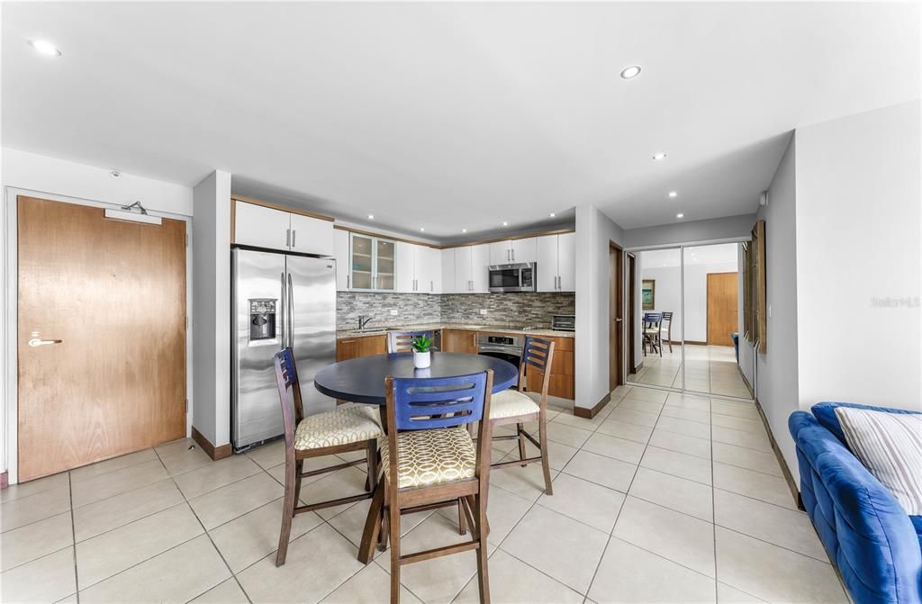 For Rent: $5,000 (2 beds, 2 baths, 950 Square Feet)